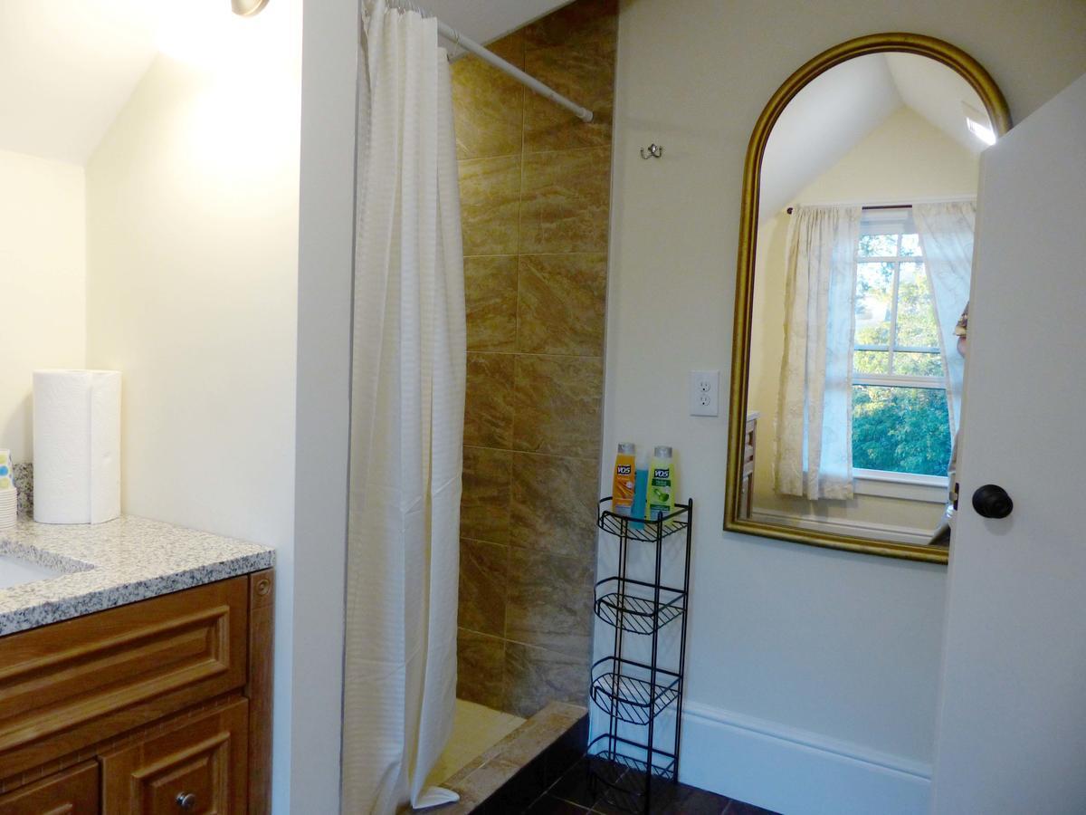 Davis Square Inn Сомервилл Экстерьер фото