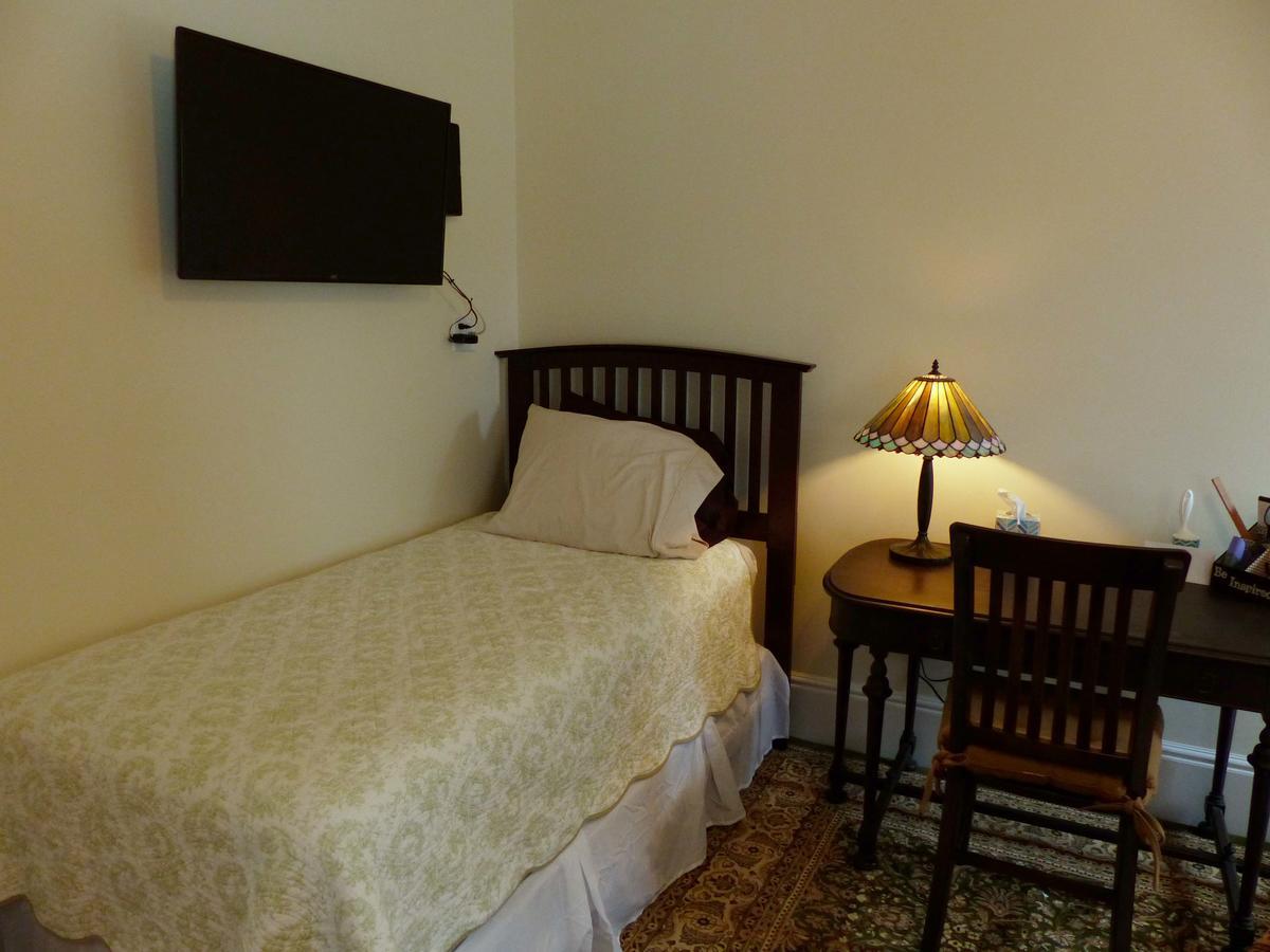 Davis Square Inn Сомервилл Экстерьер фото