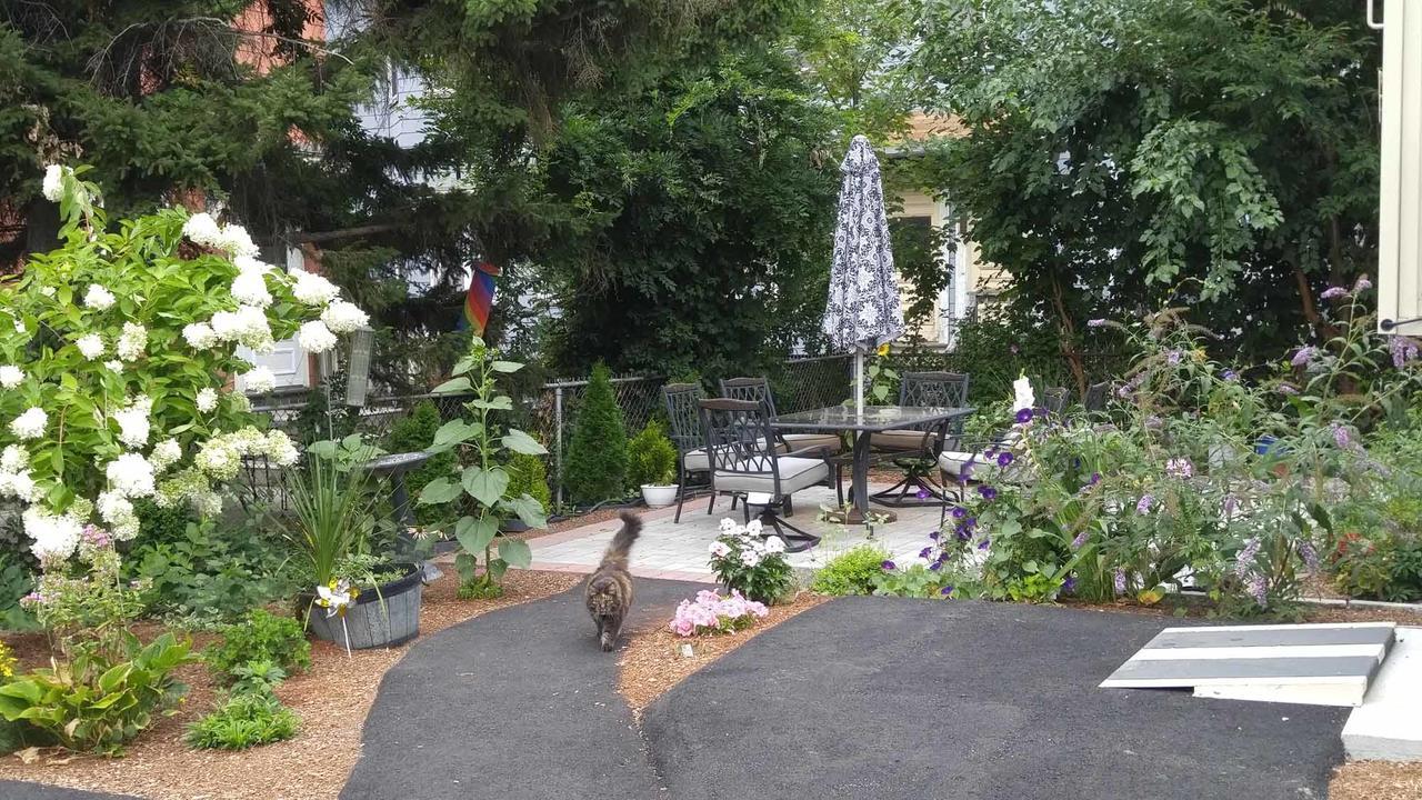 Davis Square Inn Сомервилл Экстерьер фото